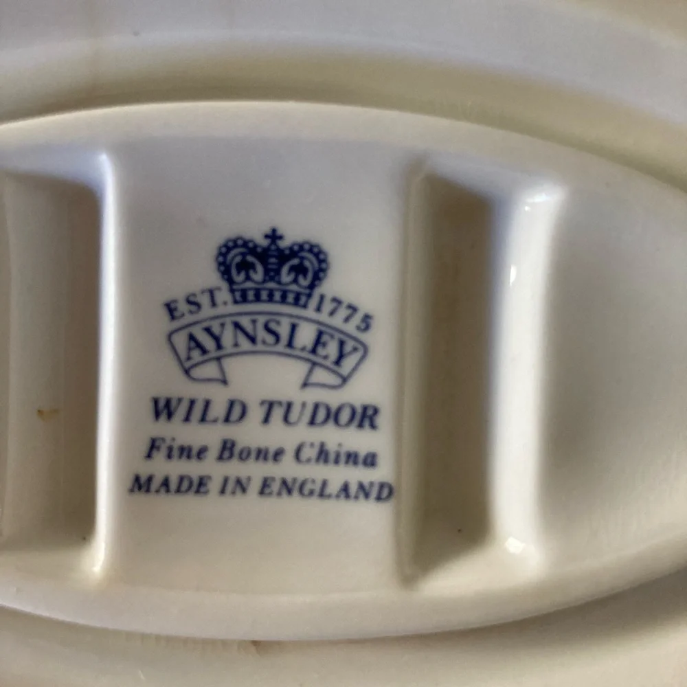 Aynsley Wild Tudor toothbrush holder